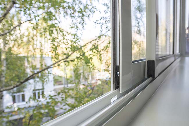 Раздвижное холодное остекление распашными окнами Егорьевск