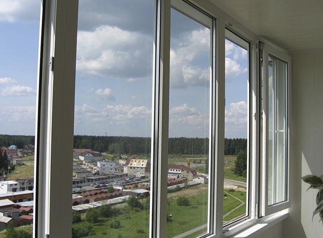Сколько стоит застеклить балкон пластиком: цена Егорьевск